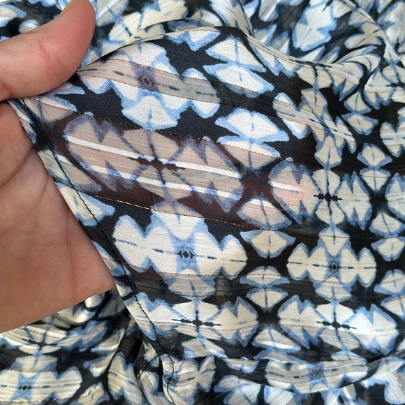 Zara Long Sleeve Button Front Geometric Print Blouse Size XS - Picture 8 of 8